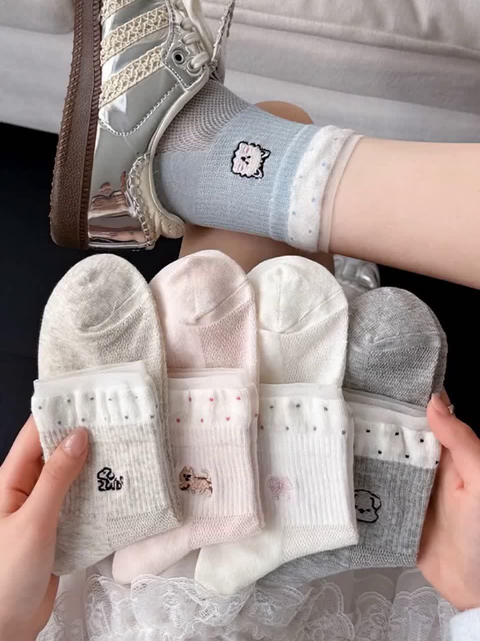 جوراب زنانه نیم ساق گلدوزی🧸