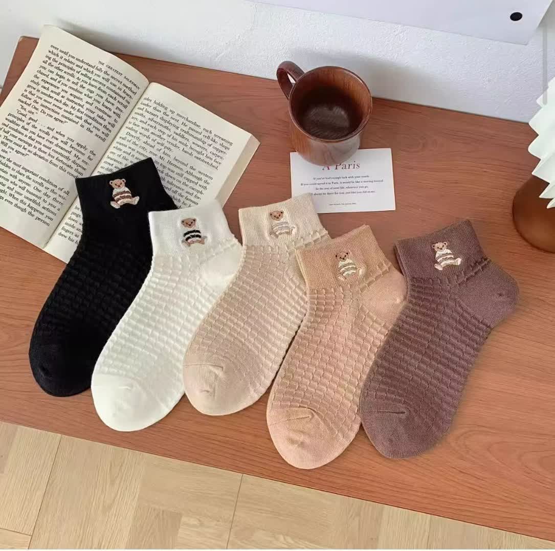 جوراب زنانه نیم ساق گلدوزی🧸