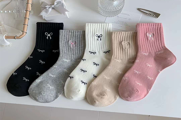 جوراب زنانه ساقدار گلدوزی🎀